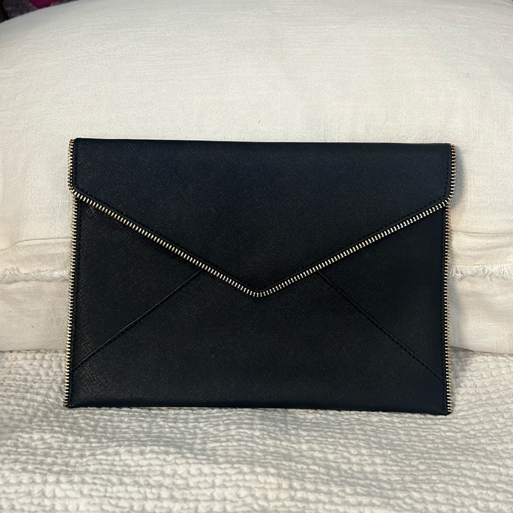Beautiful black Rebecca Minkoff clutch does not have chain with it.